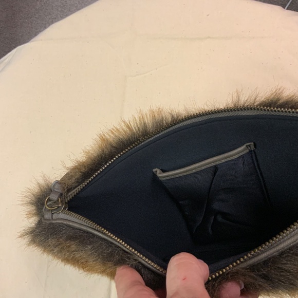 Faux fur clutch - Picture 3 of 3